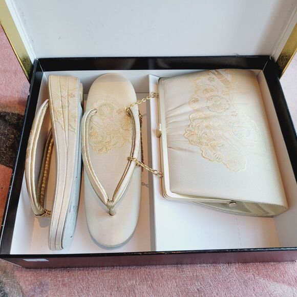 Source Unknown Handbags - Japanese ZOURI Gold Bag Traditional Women KIMONO YUKATA Sandal SET Gold Boxed
